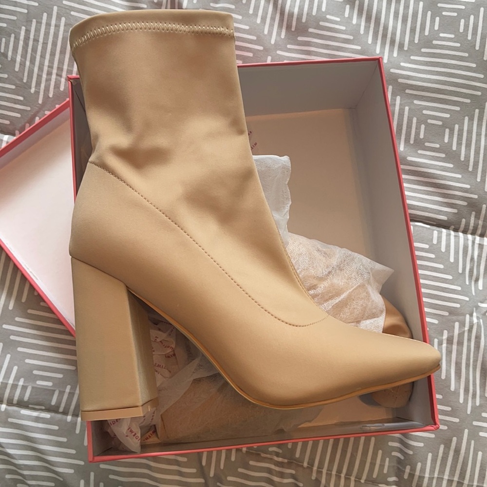 SIMMI Block Heel Ankle Boots